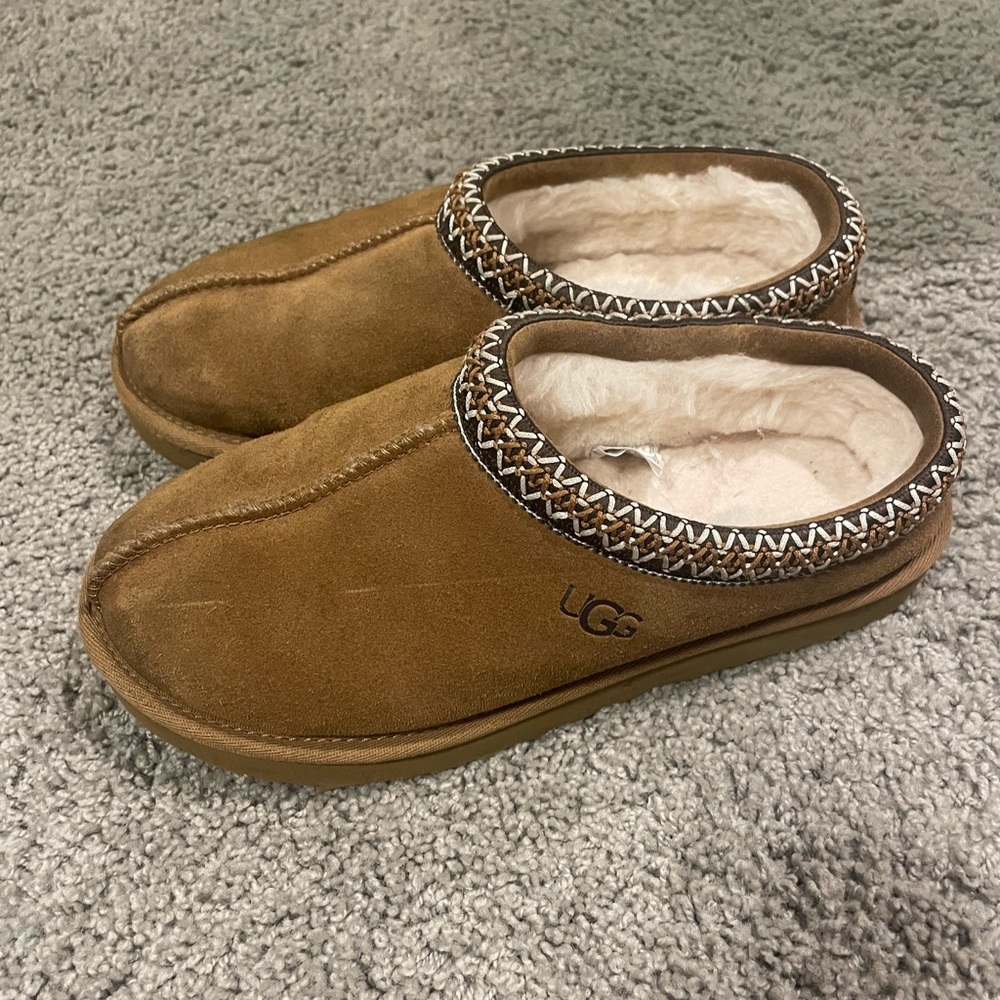 Tasman Ugg - Women’s Size 9 - Ugg Slipper - Lightly worn